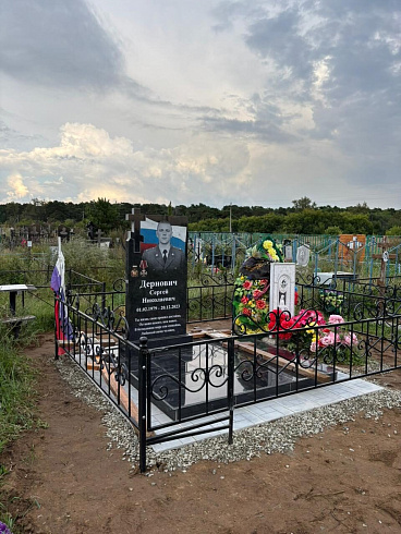 Памятник 140 c Флагом